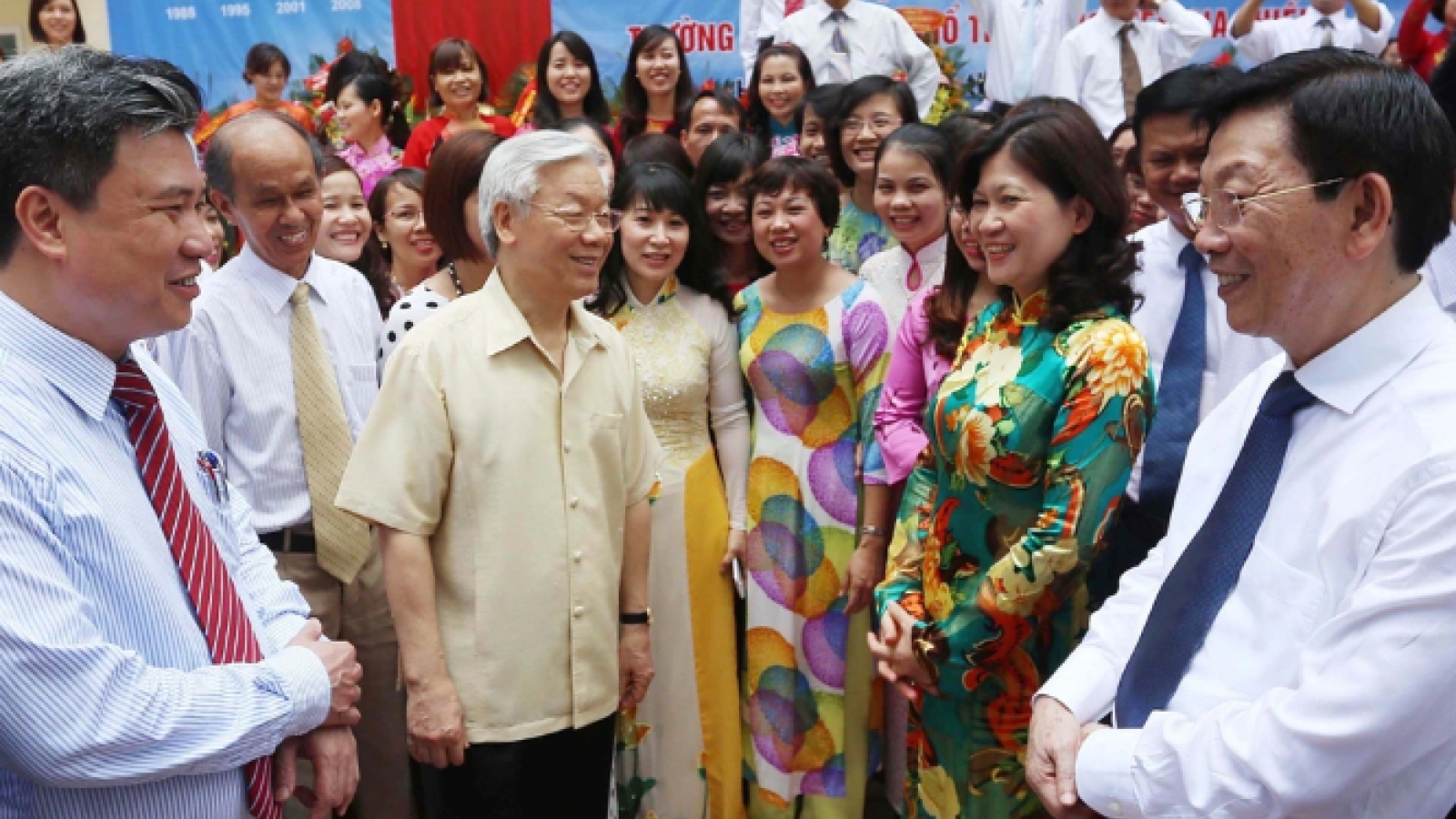 Tổng Bí thư Nguyễn Phú Trọng: Thưa thầy cô, em xin được dự với tư cách là cựu học sinh
