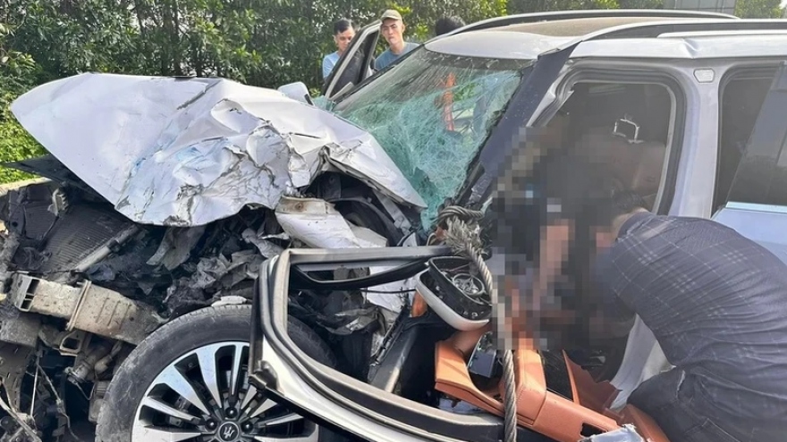 Tai nạn giao thông trên cao tốc Nội Bài-Lào Cai: Lái xe ôtô con đã tử vong