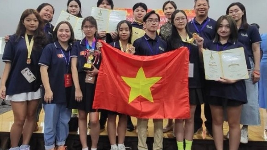 Hanoi students win high prizes at Japan expo