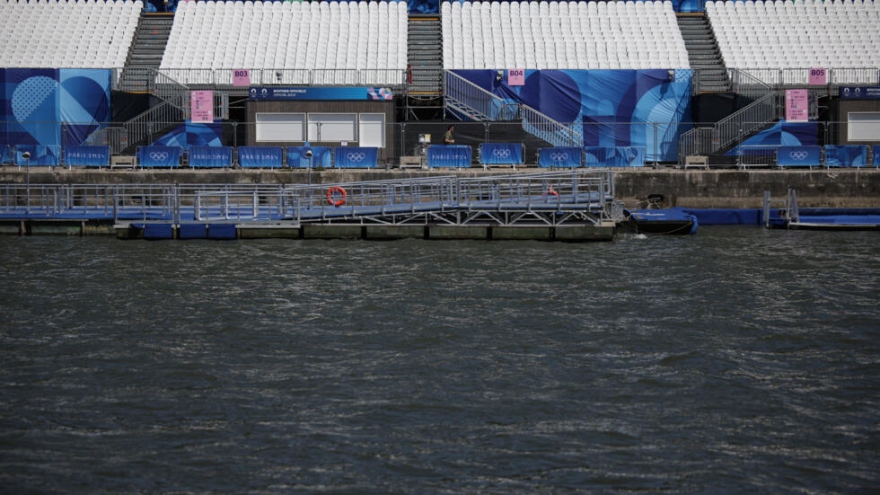 Sông Seine quá bẩn, Olympic Paris 2024 bị hoãn 1 môn