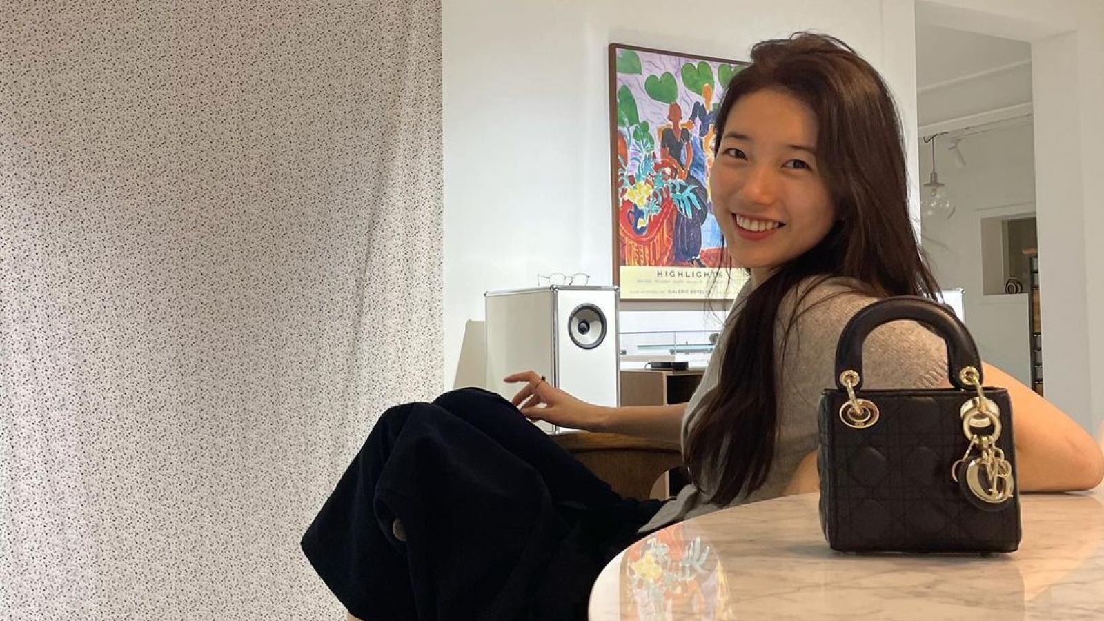 Loạt túi hiệu nghìn đô của "mối tình đầu quốc dân" Suzy