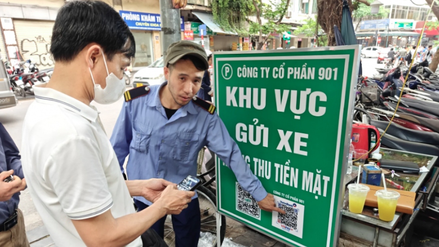 "Số hóa" thu phí gửi xe: Đừng làm nửa vời