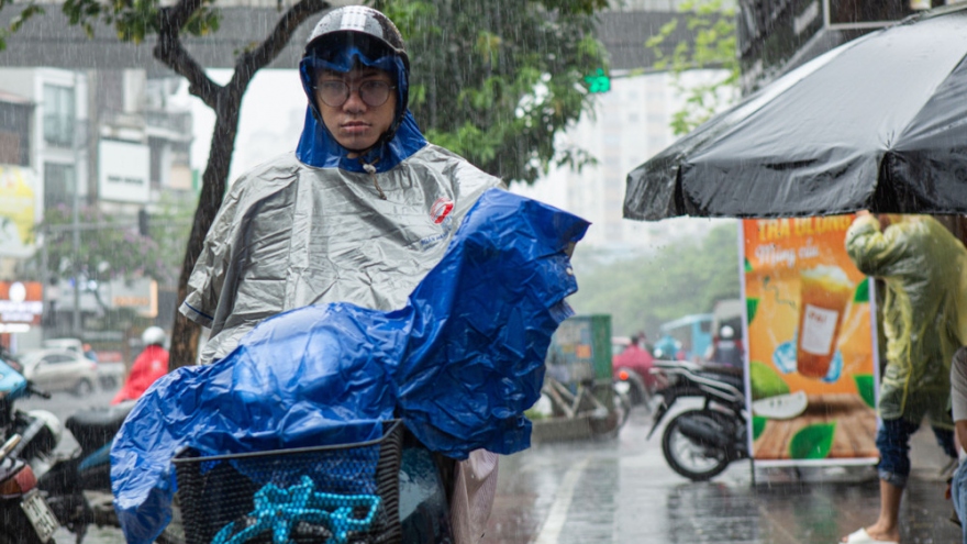 Thời tiết hôm nay 25/7: Hà Nội nắng gián đoạn, đêm có mưa rào và dông