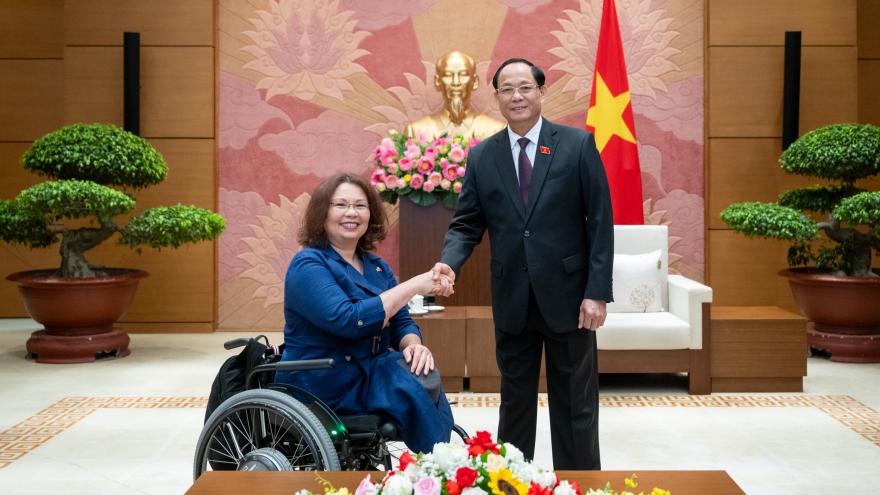 US Senator Tammy Duckworth visits Vietnam