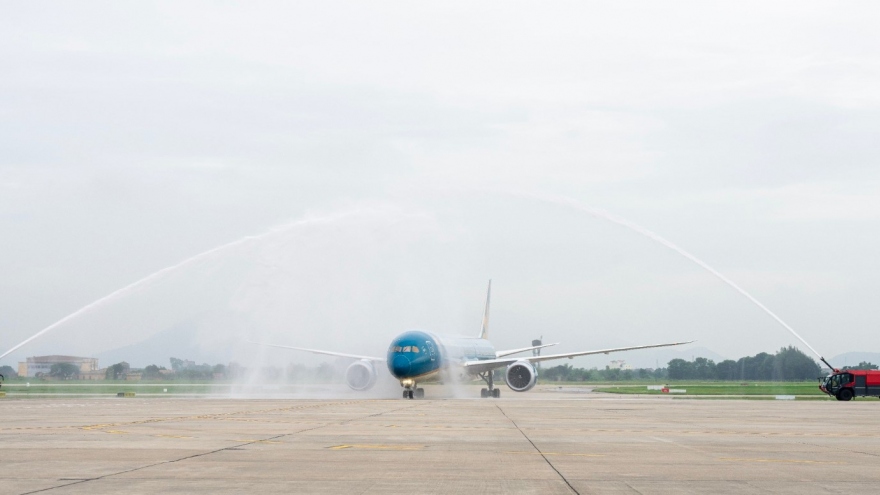 Vietnam Airlines receives Boeing 787-10 dreamliner