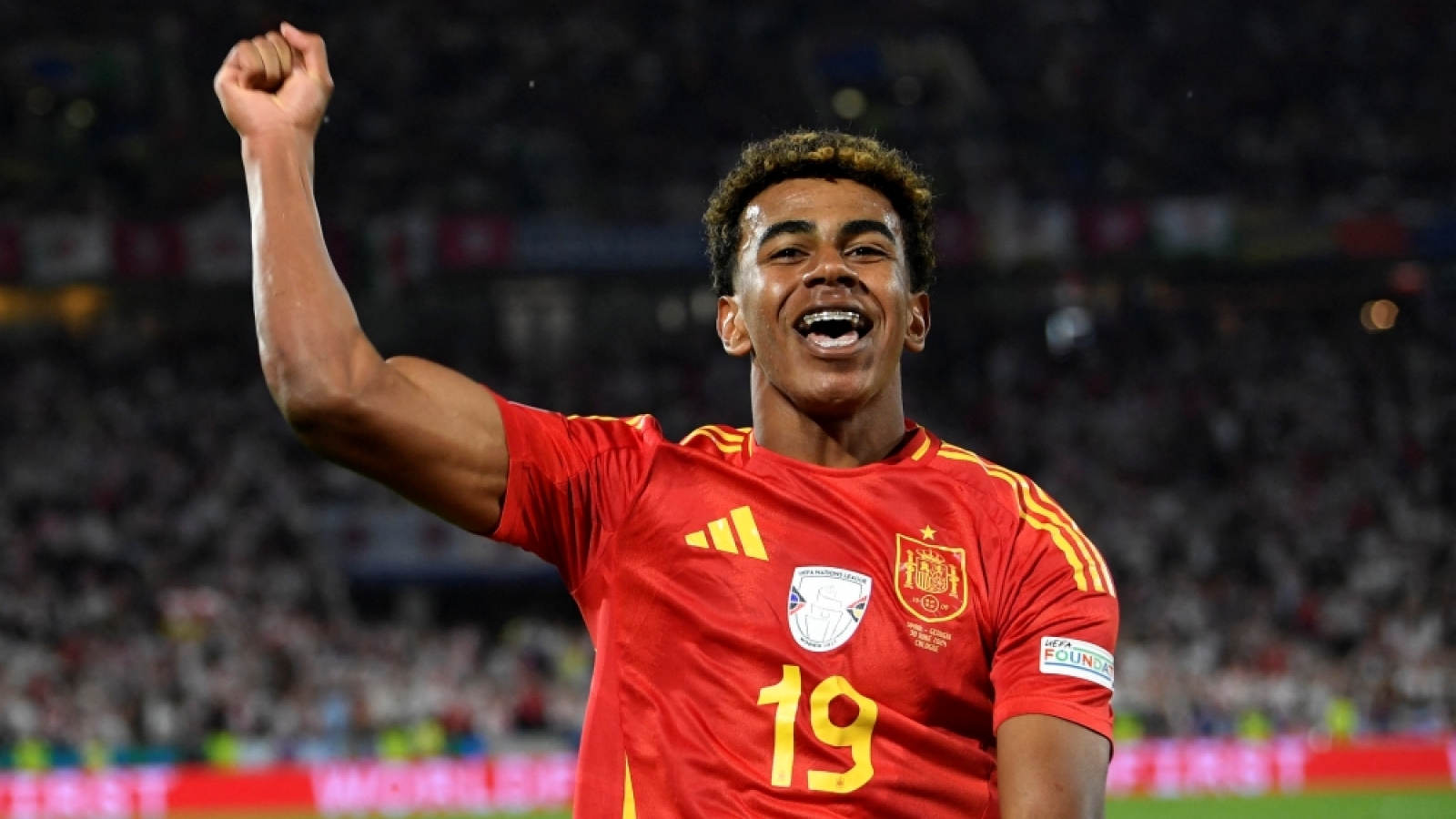 Thần đồng Lamine Yamal sánh ngang kỷ lục của Ronaldo