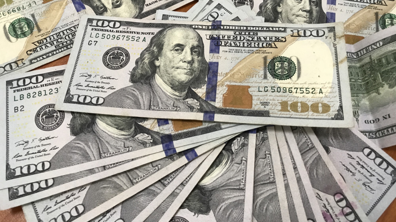 Tỷ giá USD hôm nay 3/8: Tỷ giá trung tâm tạm dừng ở 24.242 đồng/USD