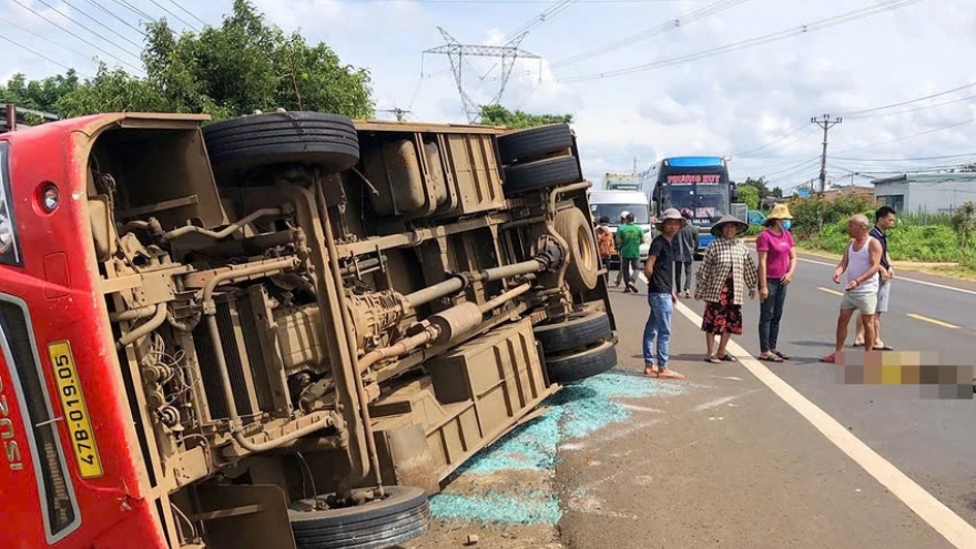 18 hospitalised after passenger bus overturns in Central Highlands