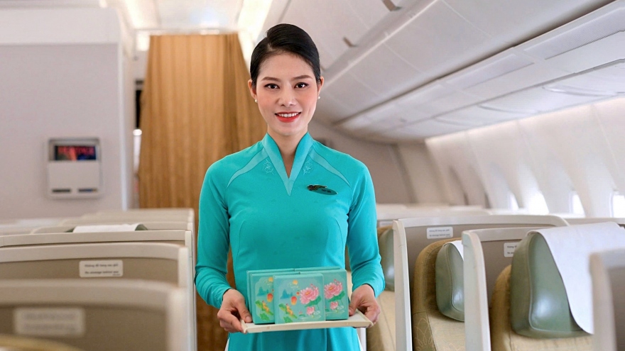 Khách bay Vietnam Airlines được thưởng thức bánh trung thu đặc biệt