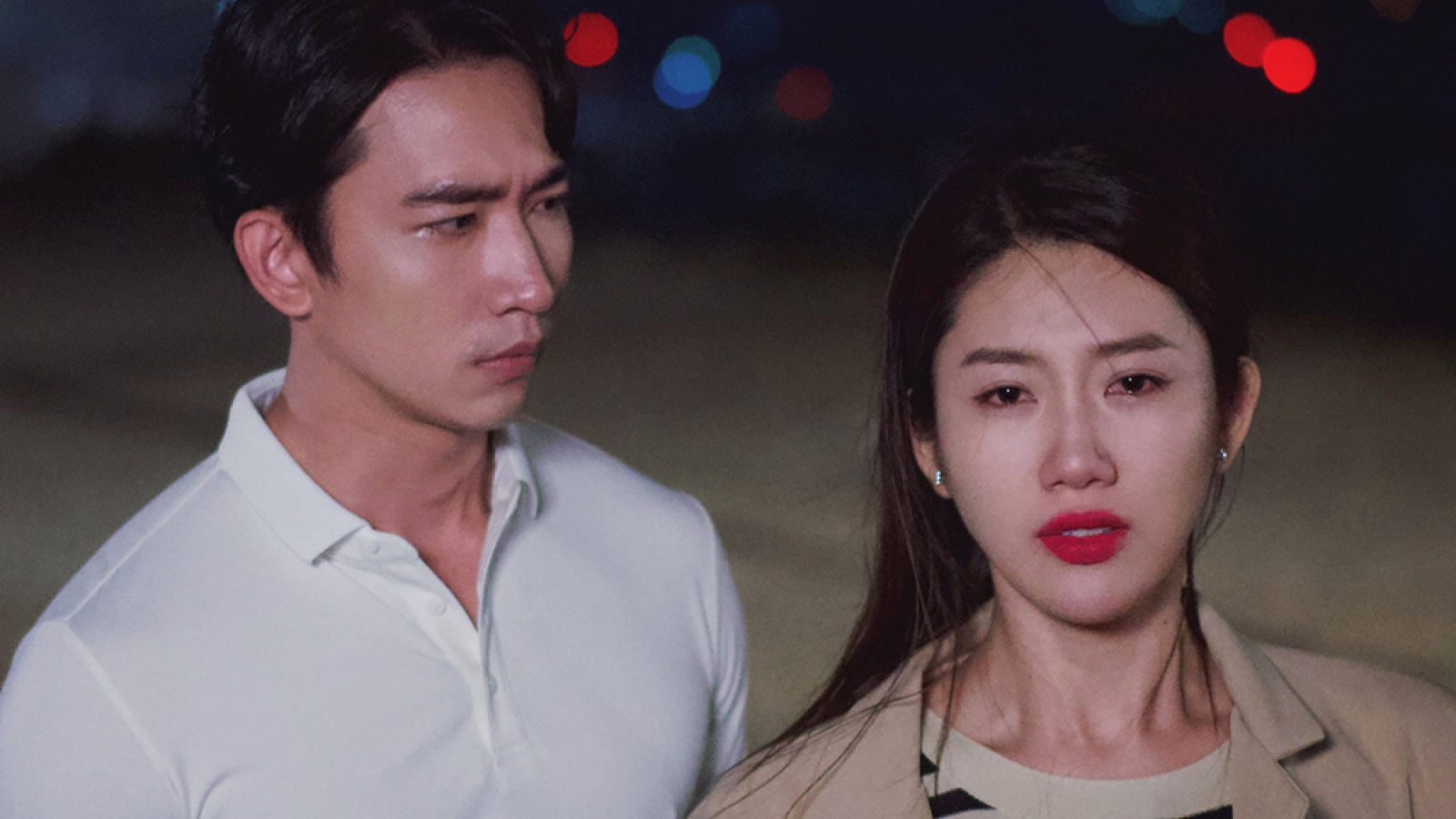 Võ Cảnh run rẩy, đỏ mặt và toát mồ hôi khi “khóa môi” Thúy Ngân