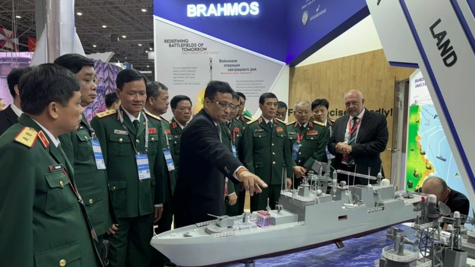 Vietnam joins International Military-Technical Forum in Russia