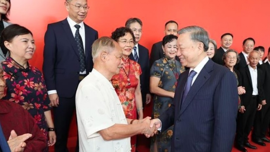 Top Vietnamese leader meets with Chinese representatives of friendship organisations