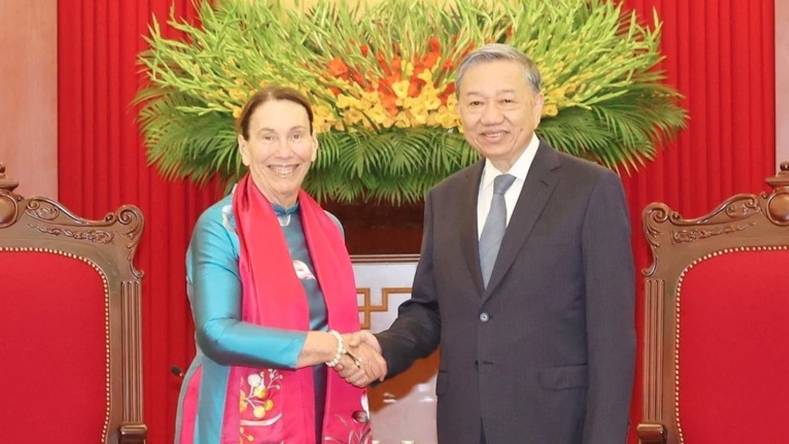 Top leader of Vietnam welcomes President of Australian Senate