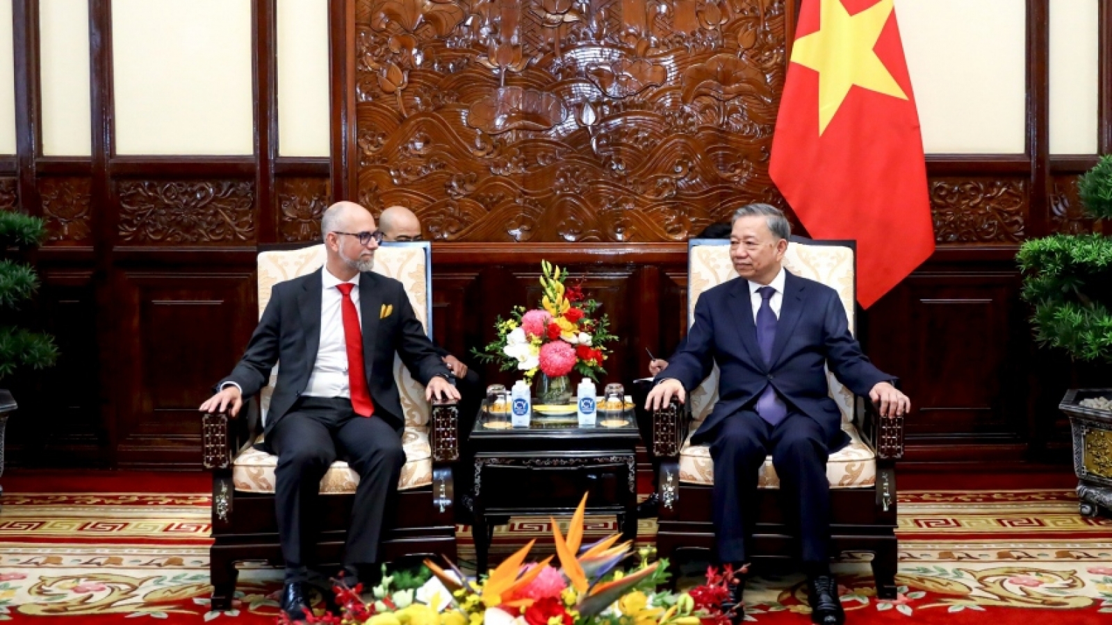 President receives ambassadors of Republic of Korea, Canada