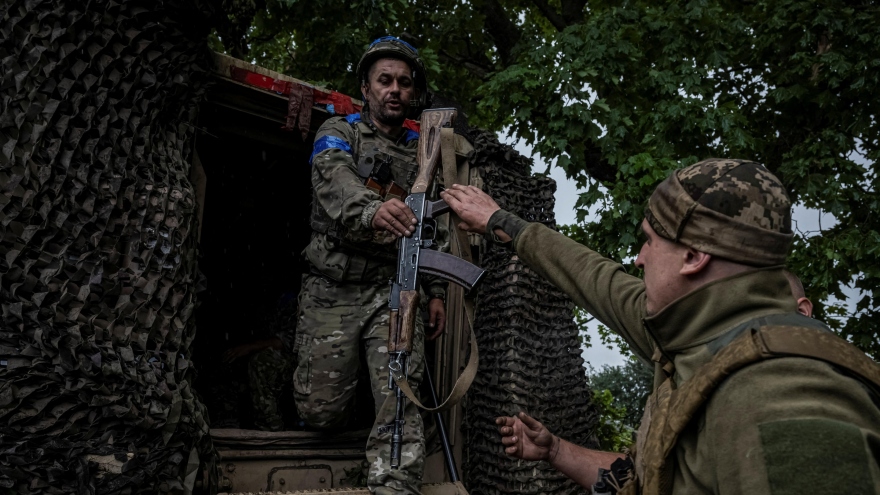 Dồn quân đánh chiếm Kursk, Ukraine mất nhiều vùng lãnh thổ tại Donetsk