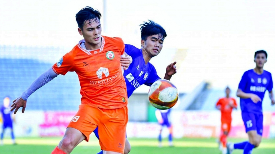 Chuyển nhượng V-League: Thủ môn Bùi Tiến Dũng có đồng đội mới là Việt kiều