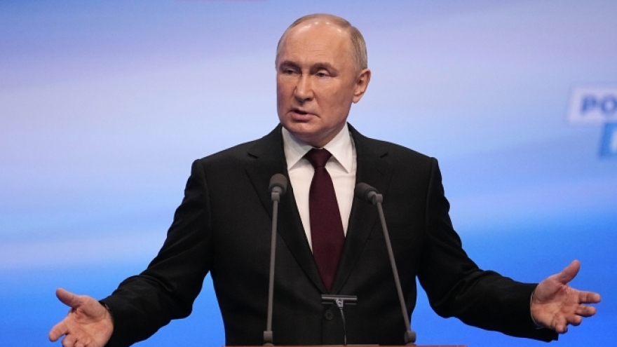 Tổng thống Nga Putin ký luật đồng bộ hoá nhập quốc tịch và nghĩa vụ quân sự