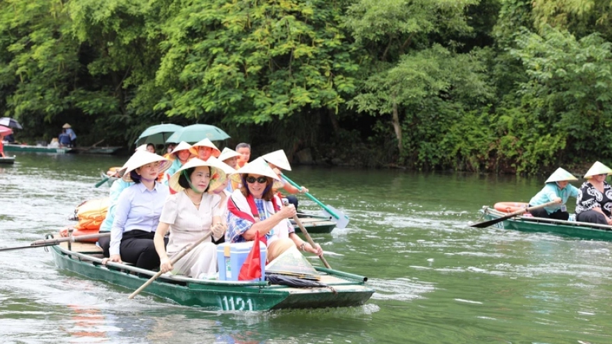 Australian Senate President visits Trang An ecotourism site in Ninh Binh