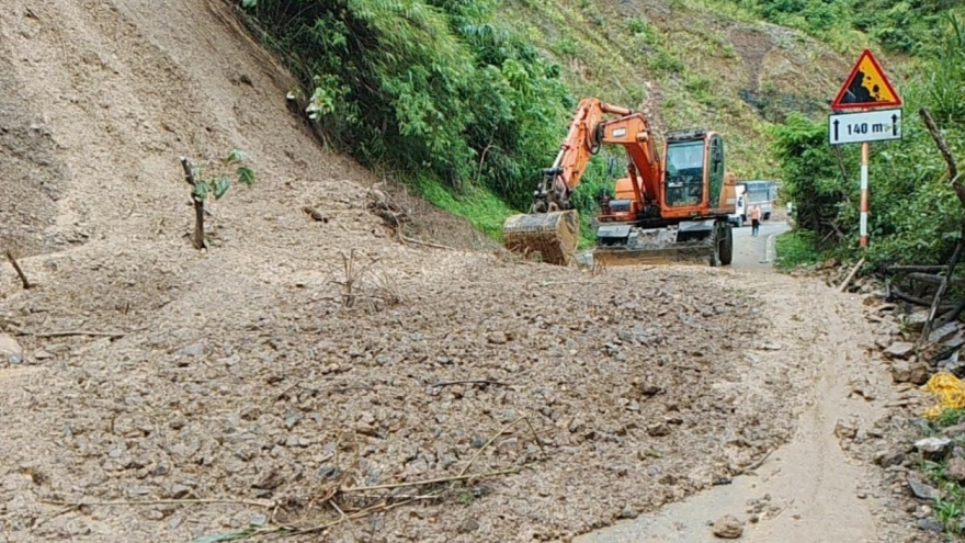 Nhiều tuyến đường ở Điện Biên xuất hiện hàng trăm điểm sạt lở lớn nhỏ