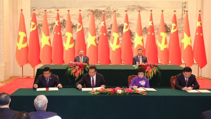 Vietnam, China bolster cooperation in social, livelihood fields