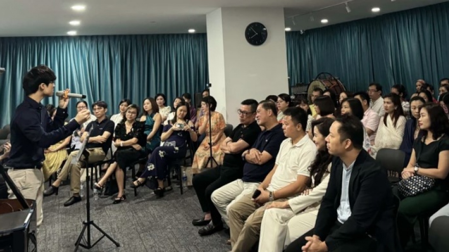 Singapore concert raises funds for Vietnamese kids' mid-autumn festival