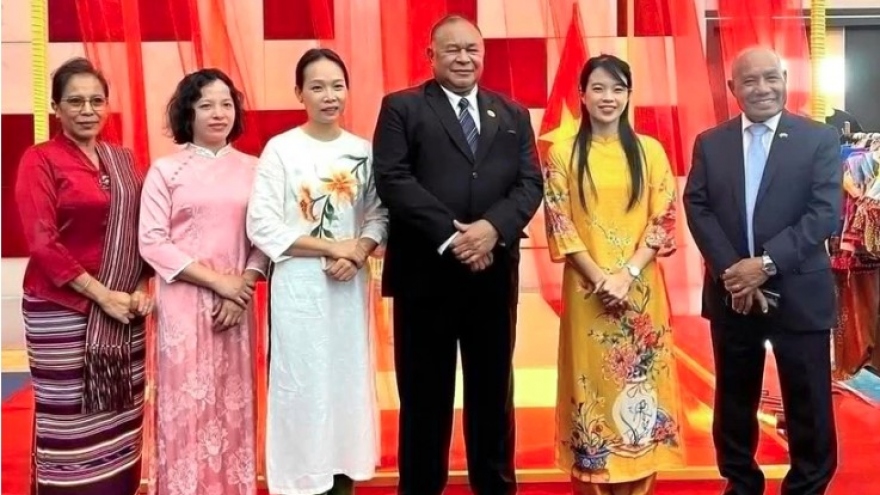 Vietnamese traditional dress wows spectators in Brunei