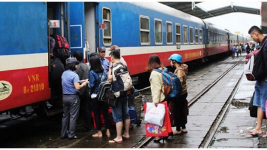 Dự báo khách qua bến xe Hà Nội tăng gấp 3 lần, "cháy" vé máy bay dịp nghỉ lễ 30/4