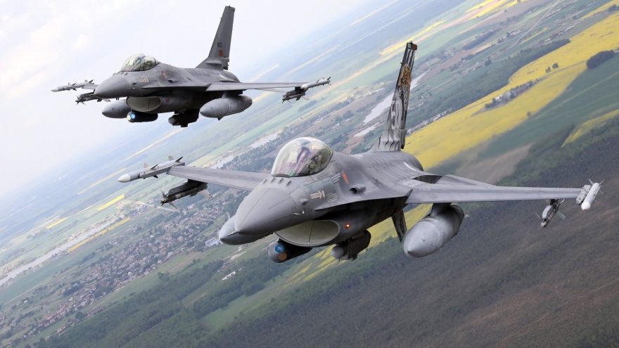 Tổng thống Zelensky xác nhận tiêm kích F-16 đã đến Ukraine