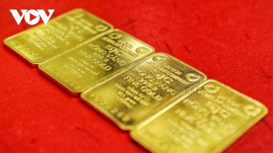 Domestic gold prices experience sudden surge despite world market fall