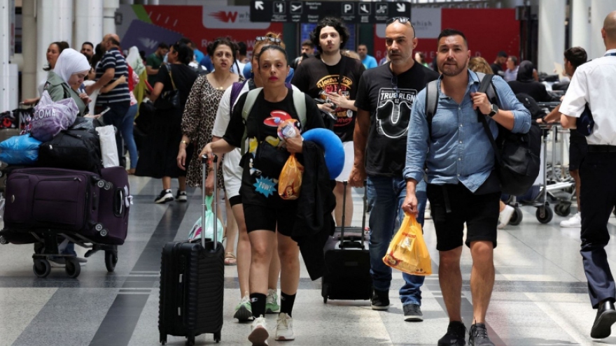 Nhiều nước kêu gọi công dân nhanh chóng rời khỏi Lebanon
