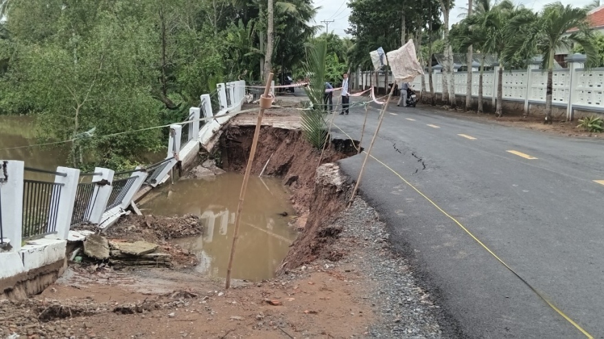 Vĩnh Long bước vào mùa mưa tình hình sạt lở diễn biến phức tạp