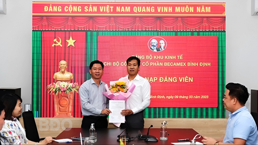 Phát triển đảng viên trong doanh nghiệp ngoài nhà nước ở Bình Định