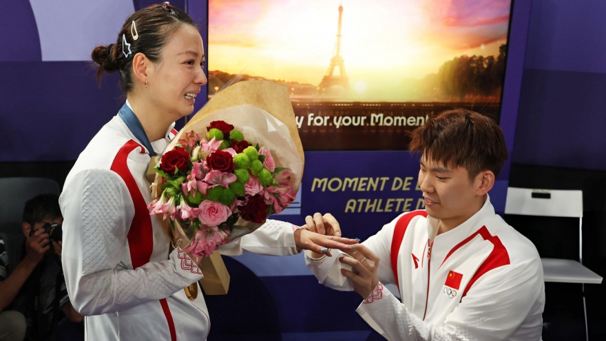 Vừa giành HCV Olympic, nữ VĐV Trung Quốc được cầu hôn bằng nhẫn kim cương