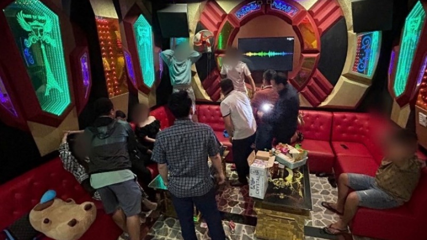 Khởi tố nhóm thanh niên bày tiệc ma túy trong quán karaoke