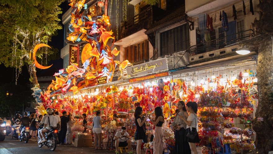 Hang Ma Street gets hectic as Mid-Autumn festival nears