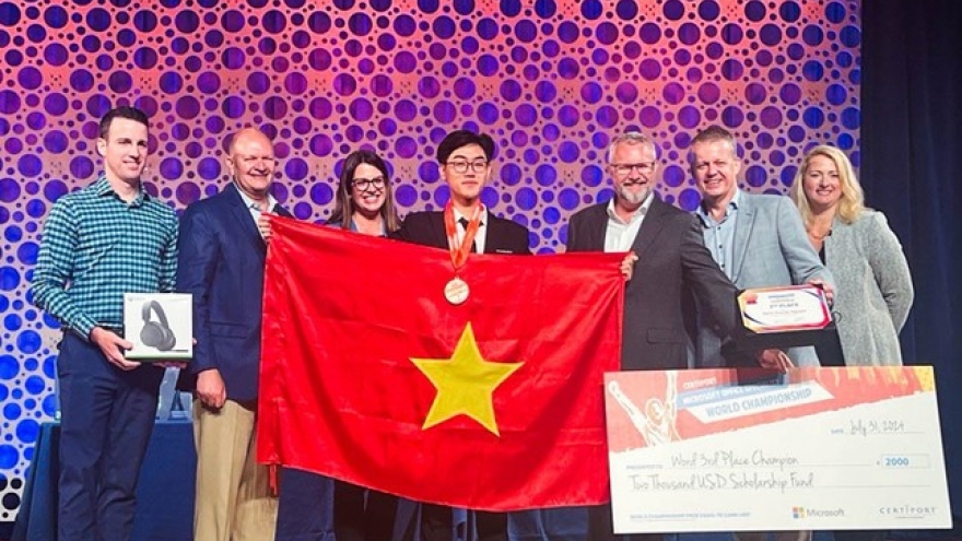 Vietnamese students win medals at Microsoft Office Specialist World Championship
