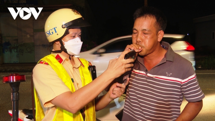 Hạ tiền phạt nồng độ cồn có đối nghịch với quy định "cấm tuyệt đối" của Quốc hội