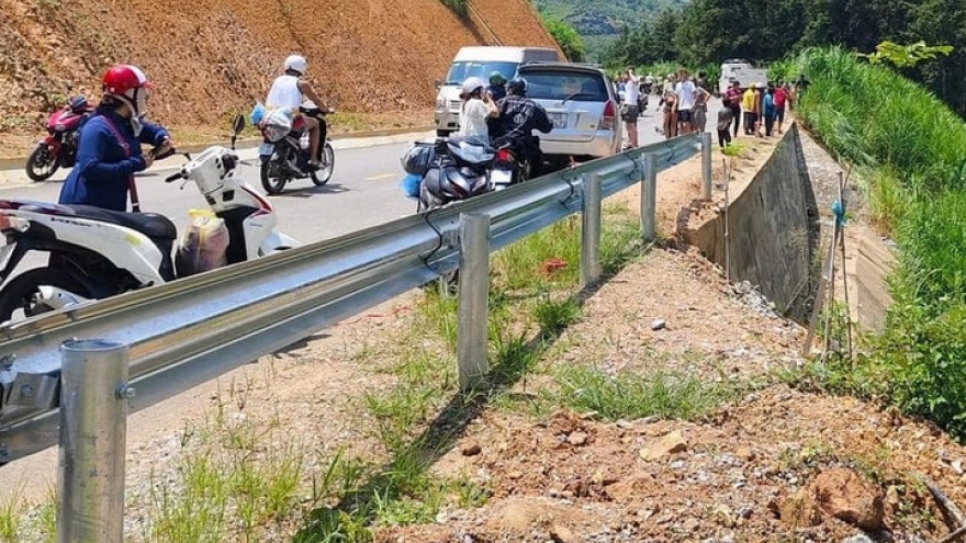 Ô tô lao xuống vực bốc cháy, 2 người thương vong ở Hà Giang