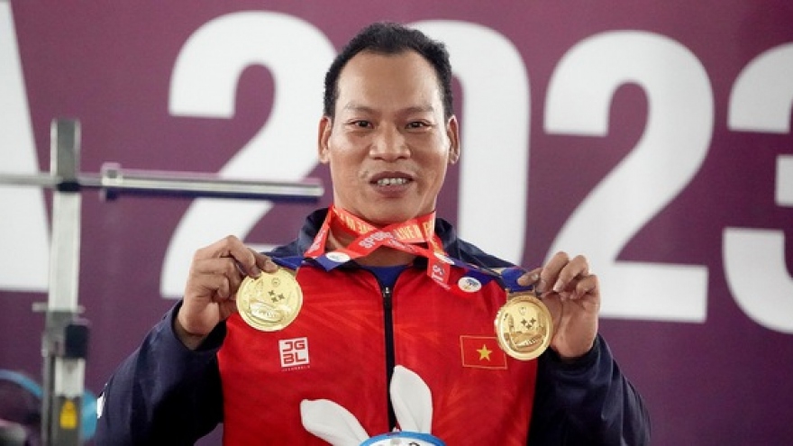 Two powerlifters to carry Vietnamese flag at Paralympic Games