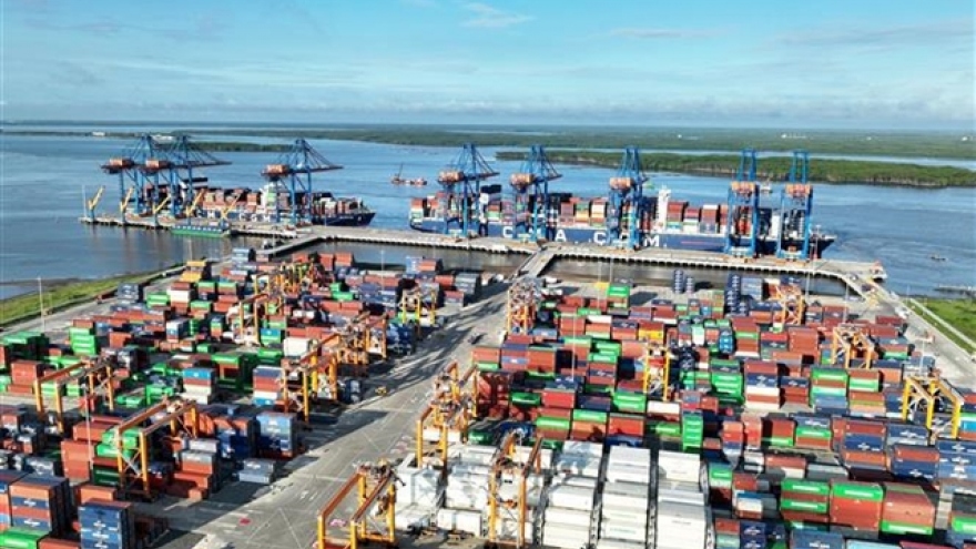 Sea freight rates cool, port volumes break records