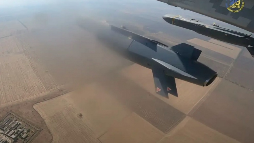 Ukraine công bố video hiếm hoi tên lửa Storm Shadow được phóng từ Su-24