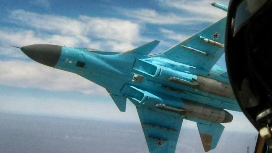 Tiêm kích Su-34 của Nga ném bom lượn tấn công lực lượng Ukraine tại Kursk