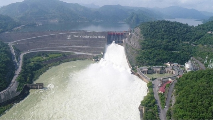 Thủy điện Sơn La, Tuyên Quang, Hòa Bình tiếp tục mở cửa xả đáy