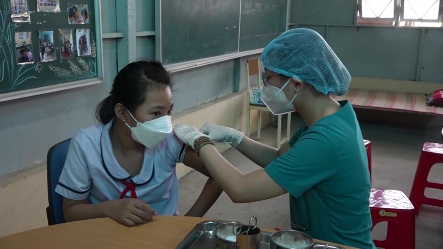 Số ca nghi sởi tăng gấp đôi, TP.HCM khẩn trương tiêm bù, tiêm vét cho trẻ