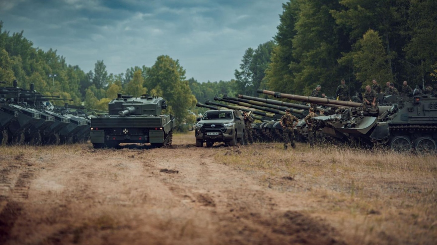 Cộng hòa Séc ký hợp đồng nhận thêm 15 xe tăng Leopard 2A4 từ Đức