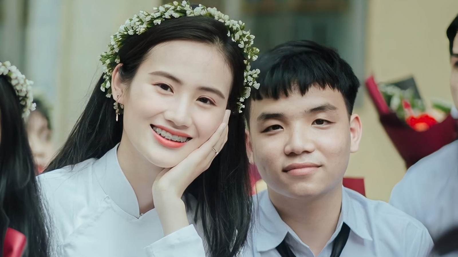 Sao Việt 6/9: Hoa hậu Ý Nhi khoe ảnh thời thanh xuân vườn trường với bạn trai