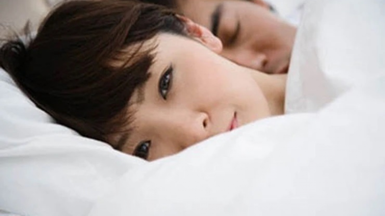 Làm sao để giữ chồng "phi công trẻ"?