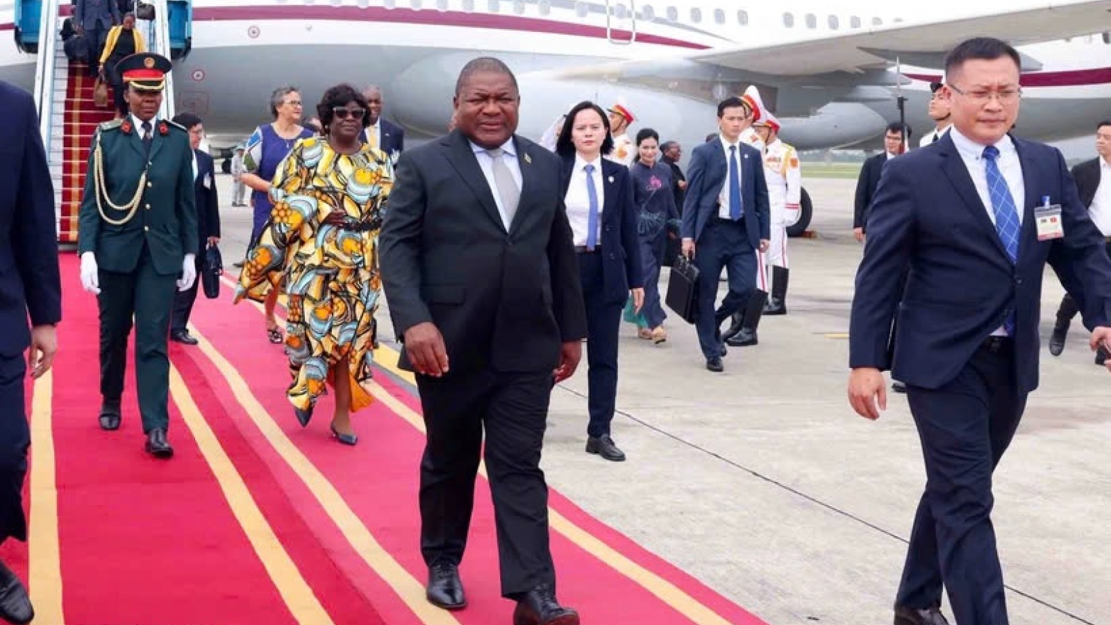 Mozambique President Filipe Jacinto Nyusi begins Vietnam visit