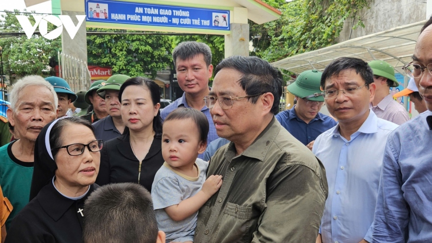 PM visits flood hit people in Yen Bai province