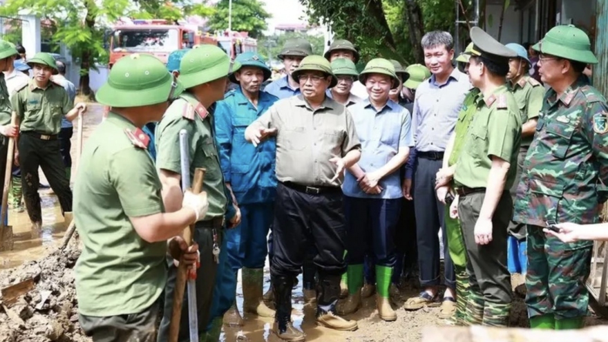 PM orders sufficient essential supplies after typhoon, foreign partners commit aid